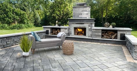 Pavers Backyard, Patio Pavers Design, Backyard Fireplace, Backyard Seating, Patio Fireplace, Patio Flooring, Image Nature, Modern Backyard, Paver Patio