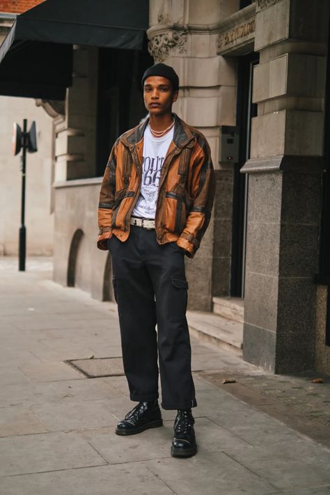 Men’s Fashion Week Street Style, Paris Fashion Week Men Street Style, Cool Street Fashion Men, Spring Outfits Black Men, Men Style 2022, Men’s Street Style, Ny Fashion Week 2022, Men’s Spring Fashion, Street High Fashion