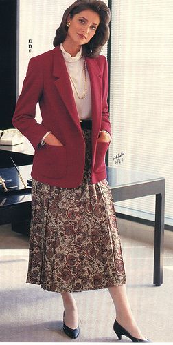 From Flickr BreakTime 80s Professional Fashion, 80s Secretary Style, Professional Outfits Women Vintage, Vintage Business Woman, 90s Office Fashion Women, 80s Womens Fashion Classy, 80s Buissnes Woman, 1980s Business Woman, 1970s Business Woman