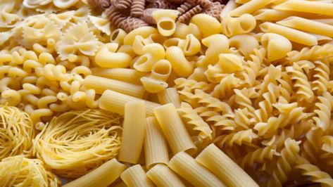 A majority of people including me have spent a lot of years thinking that pasta and macaroni are the same. But they are not. For those who don’t know, macaroni is a kind of pasta while pasta is just not limited to macaroni. They differ in shape, appearance, production and shelf life. Let us know more about it. Pasta Arrabiata, Shaped Pasta, Food Quiz, Pasta Italiana, Baked Casserole, Pasta Maker, Drying Pasta, Pasta Shapes, How To Store