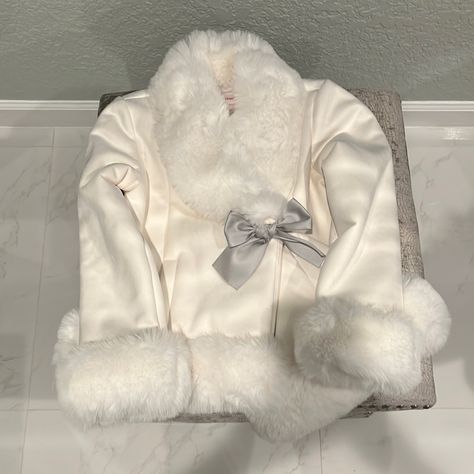 American Girl Soft As Snow Coat. Part Of The Snow Fancy Collection And Was Released And Retired In 2020 (Suede And Faux Fur Jacket) Size: Small Winter Jacket Aesthetic, Cold Weather Fits, Snow Clothes, Cute Winter Coats, White Coats, Snow Camo, Black Fur Coat, Snow Coat, Cute Outfits With Jeans