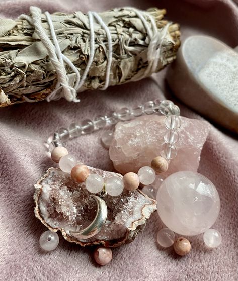 Clear Quartz Aesthetic, Aesthetic Spiritual, Moon Quartz, Crystal Room, Clear Quartz Necklace, Moon Bracelet, Witch Aesthetic, Stretchy Bracelets, Silver Moon