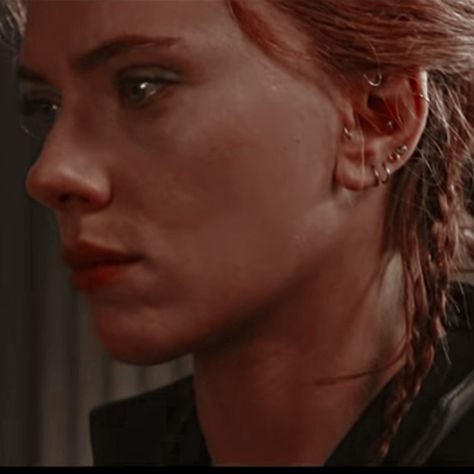 Scar Jo Ear Piercings, Natasha Romanoff Earrings, Natasha Romanoff Ear Piercings, Natasha Romanoff Icon, Black Widows, Наташа Romanoff, Pretty Ear Piercings, Black Widow Natasha, Cute Piercings