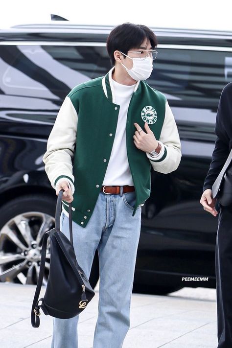 Korean Airport Fashion, Airport Fashion Kpop, Kpop Airport Fashion, Exo Fashion, Exo Airport, Kim Jun Myeon, Masc Outfits, Academia Style, Kim Joon