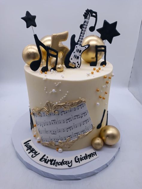 Music Themed Cakes For Men, Guitar Birthday Cakes, Bolo Musical, Music Themed Cakes, Piano Cakes, Music Cakes, Music Cake, Cinderella Cake, 60th Birthday Cakes