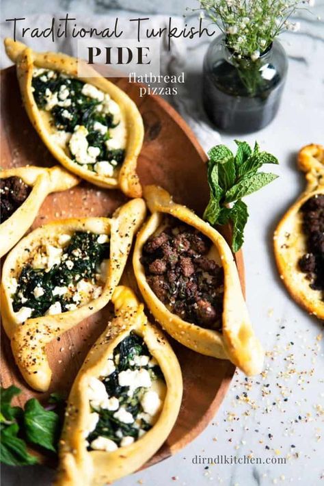 Turkish Pide Recipes, Pide Recipe Turkish, Turkish Pide, Pide Recipe, Döner Kebab, Turkish Pizza, Savory Pastry, Flatbread Pizza, Spinach And Feta