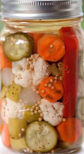 Different Types Of Food, Pickled Vegetables Recipe, Canning Fruit, Canning Pickles, Canning Vegetables, Canned Food Storage, Canning Tips, Pickled Veggies, Pickled Vegetables