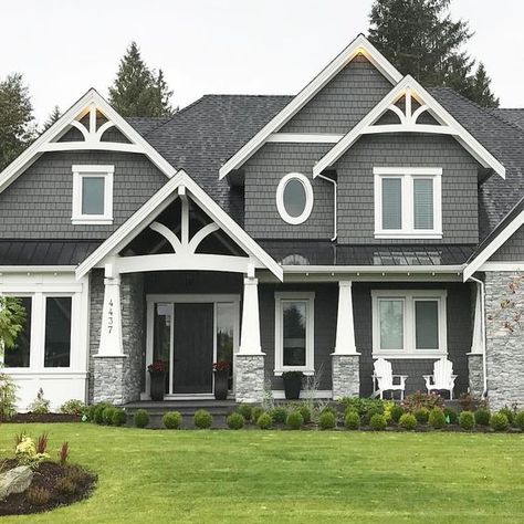 White trim, grey siding, decorative pitch. Houses Dream, Farmers Porch, Grey Exterior House Colors, Grey Siding, Gray House Exterior, House Paint Color Combination, Gray House, Exterior House Paint Color Combinations, Wildlife Garden