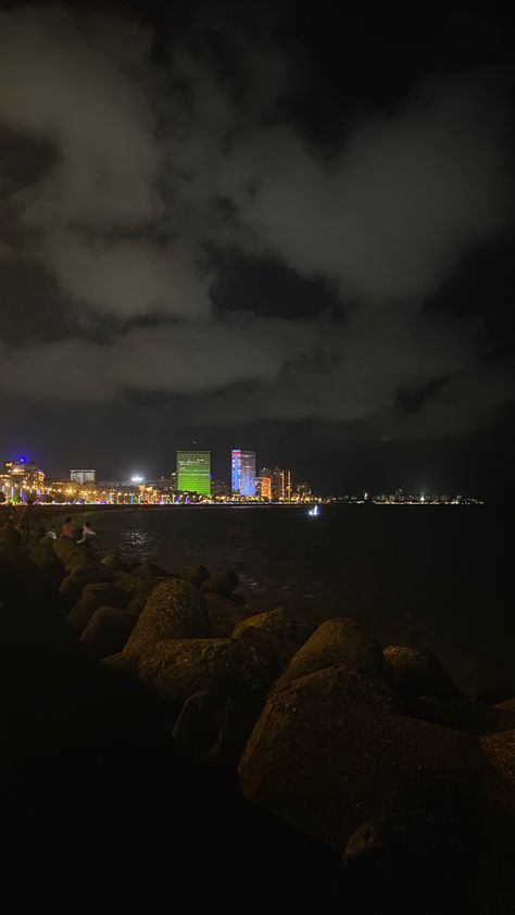 Marine Drive Mumbai Snapchat, Mumbai Night, Mumbai Trip, Marine Drive Mumbai, Diwali Photography, Marine Drive, Instagram Design Creative, Witty Instagram Captions, Travel Infographic