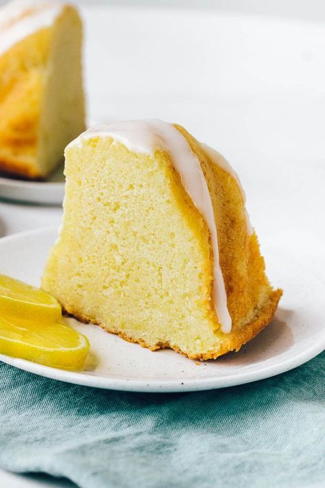 The best easy and moist glazed lemon bundt cake recipe. It's bursting with lemon flavor! It's simple to make and great as a morning or afternoon snack. 5 Flavor Pound Cake, Five Flavor Pound Cake, Cream Cheese Bundt Cake, Lemon Bundt Cake Recipe, Lemon Cake Easy, Lemon Pound Cake Recipe, Cake Frosting Recipe, Cake Simple, Lemon Bundt Cake