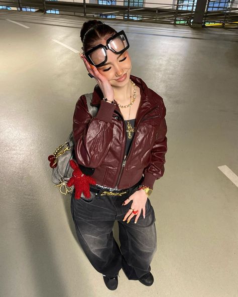 burgundy hues 🍒 @snipes @snipes_germany #snipes Vamp Carti, Joy Core, Chucks Outfit, Colorful Fits, Ahs Style, Bad And Bougie, Baggy Outfit Ideas, Marsai Martin, Ms Jackson