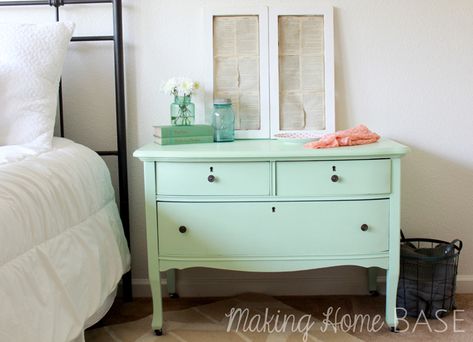 Painted Nightstand, Mint Paint, Mint Decor, Muebles Shabby Chic, Painted Night Stands, Painted Dresser, Table Makeover, Interior Paint Colors, Redo Furniture