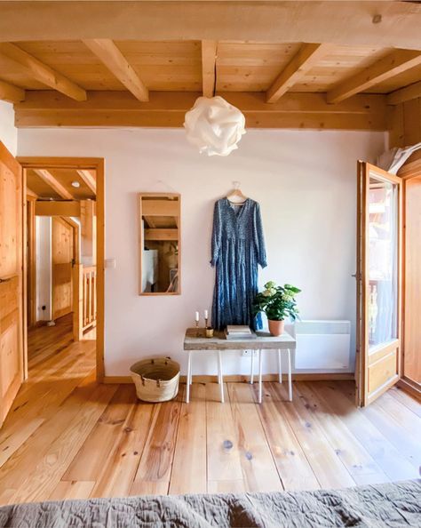 my scandinavian home: Life Change: A Swedish Family Home In The French Alps Scandinavian Interior Wood, Natural Wood Trim, Scandinavian Ceiling, My Scandinavian Home, Scandi Home, Entry Way Design, Life Change, French Alps, Wood Interiors