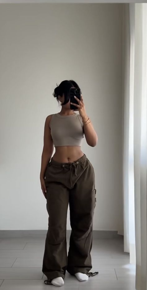 Hourglass Thick Body Reference, Yaas.online Outfits, Cargos Outfit Women, Small Waist Outfits Style, Thick Body Outfits Casual, Wide Hips Outfit, Thick Body Outfits Night Out, Long Torso Short Legs Outfits, Thick Body Outfits