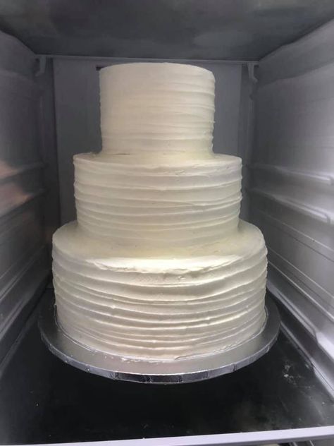 Wedding Cake Using Box Cake, Basic 2 Tier Wedding Cake, Diy Wedding Cake Easy, Wedding Cakes Homemade, Easy Wedding Cake Recipe, Sams Wedding Cake, Wedding Cake Recipe From Mix Boxes, White Wedding Cake Buttercream, How To Make A Wedding Cake