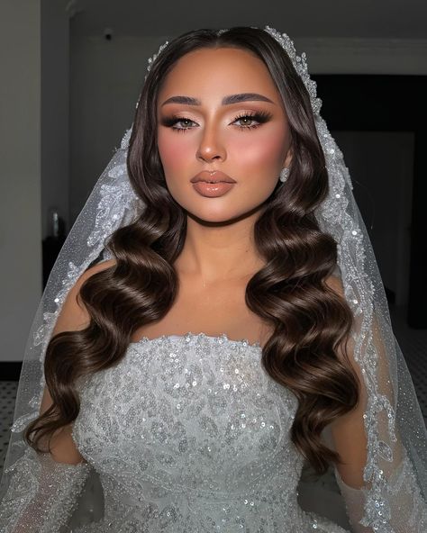 Bride styling 🤍🤍🤍 Team @handesubasoglustudio Mua @xhoanaruci_ Hair @susen_nazarli @melda_demirbilek #bride #handesubasoglustudio… | Instagram Wedding Makeup Styles Brides, Soft Glam Makeup Bride, Bride Headshots, Bridal Makeup Dramatic, Makeup Look For Bride, Wedding Glam Makeup Brides, Soft Bride Makeup, Wedding Glam Makeup, Modern Bridal Makeup