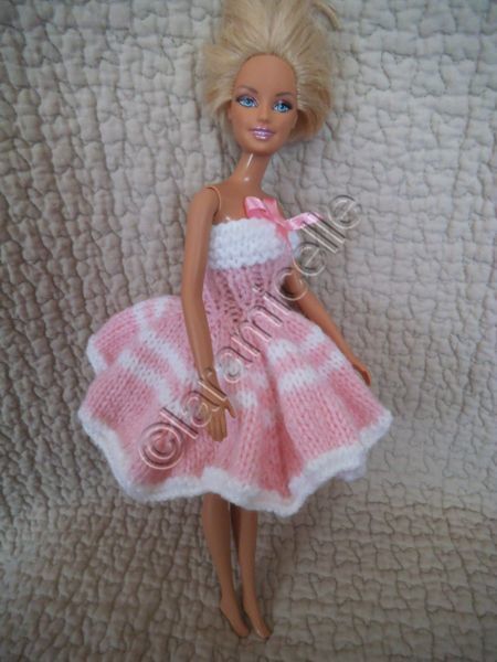 Barbie Dress Crochet, Habit Barbie, Crochet Costumes, Barbie Knitting Patterns, Crochet Barbie, Diy Barbie Clothes, Barbie Doll Clothing Patterns, Crochet Barbie Clothes, Barbie Family