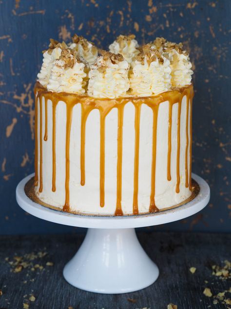 fancy eplekake Caramel Cakes, Banana Frosting, Banana Cake Recipe Easy, Peanut Butter Caramel, Brown Sugar Cakes, Caramel Cake Recipe, Biscoff Cake, Salted Caramel Cake, Frosting Recipes Easy