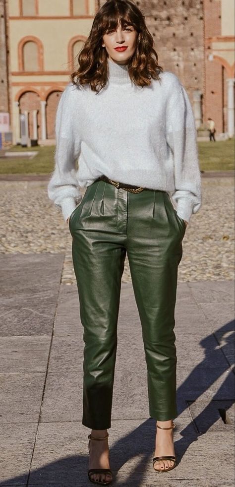 Green Leather Pants Outfit, Leather Pants Outfit Ideas, Green Leather Pants, Olive Green Pants Outfit, Faux Leather Pants Outfit, Casual Bar Outfits, Leather Trousers Outfit, Green Pants Outfit, Leather Pants Outfit