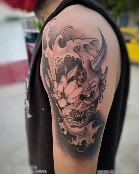 Mascara japonesa en sombras tattoo Sombras Tattoo, Japanese Masks, Japanese Mask, Skull Tattoo, Cool Tattoos, Mask, Tattoos