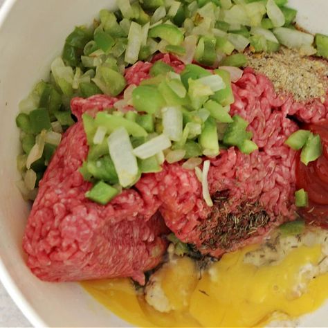 Easy Homestyle Meatloaf Recipe with Onion and Peppers by Renee's Kitchen Adventures Green Peppers And Onions, Homestyle Meatloaf, Meatballs Italian, Green Onions Recipes, Green Pepper Recipes, Blender Salsa, Homemade Meatloaf, Best Meatloaf, Italian Meatballs