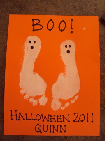 Halloween Unique Halloween Crafts, Footprint Crafts, Easy Halloween Crafts, Footprint Art, Handprint Crafts, Daycare Crafts, Halloween Craft, Halloween Crafts For Kids, Theme Halloween