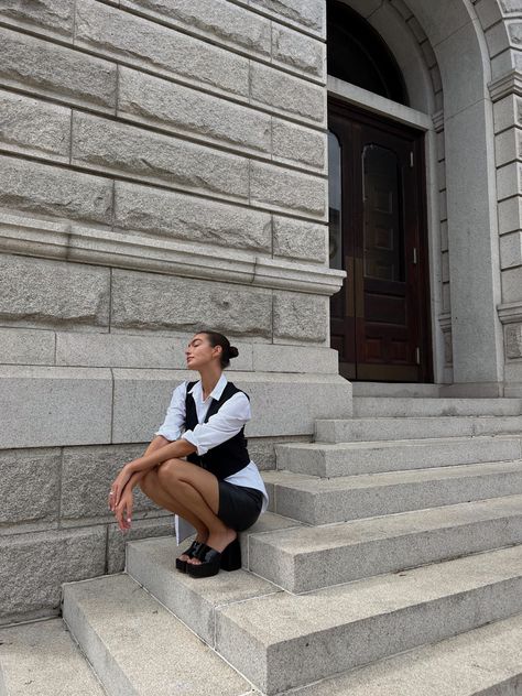 Photo Shoot On Stairs, Posing Outside, Sitting Down Photoshoot, Poses With Stairs, Sitting On Steps Poses, Stair Photos, Photoshoot Stairs, Sitting On Stairs Poses, Stairs Photo Ideas