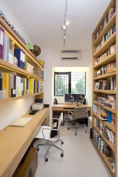 floor to ceiling shelving  long narrow desk - great for a small space office Narrow Office, Small Office Room, Apartemen Studio, Office Room Design, Study Room Design, Split Ac, Small Space Office, Small Home Offices, Contemporary Home Office