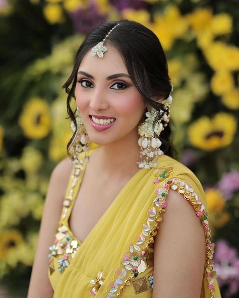 The combination of the yellow lehenga, delicate coiree jewelry, and elegant hairstyle is creating the perfect look for the bride’s Haldi ceremony💕🌼 Groom Haldi Decoration, Bride Haldi Dress, Haldi Outfits Ideas, Bride Haldi Outfit, Haldi Jewellery Bridal Flowers, Haldi Outfit For Men, Haldi Jewellery For Bride, Haldi Accessories, Lehenga For Haldi Ceremony