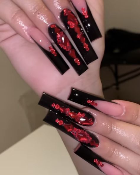 Black Nail With Red Rhinestones, Extra Long Red Nails, Black Nails With Red Rhinestones, Red And Black Acrylics, 21 Nails, Black Acrylic Nail Designs, Black Quinceanera, Black Quince, Fake Acrylic Nails