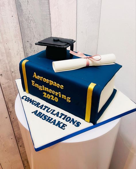 Graduation Book Cake, Book Cake Ideas, Phd Cake, 50th Birthday Cake For Women, College Graduation Cakes, Graduation Goals, Graduation Cake Designs, Graduation Cake Ideas, Grad Cakes