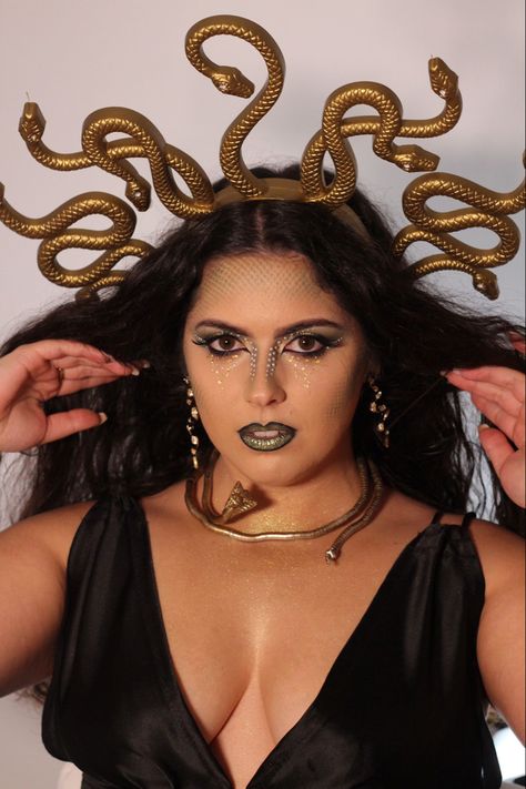 Medusa Makeup Ideas Simple, Easy Medusa Makeup, Medusa Makeup, Medusa Costume, Dark Green Dress, Dress Halloween Costume, Halloween Costumes For Girls, Halloween Dress, Halloween Ideas