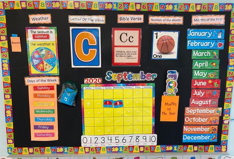 Circle Time Setup Ideas For Preschool, Learning Boards Preschool, Learning Board For Preschoolers, Classroom Circle Time Board, Preschool Cork Board Ideas, Preschool Circle Time Board Ideas, Circle Time Wall Preschool, Diy Circle Time Board Preschool, Preschool Circle Time Set Up