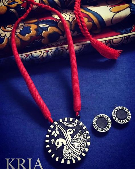 Madhubani Jewellery, Jewellery Making Ideas, Jewellery Painting, Laxmi Puja, Terracotta Jewellery Making, Painted Necklace, Artist Jewelry, Terracotta Jewellery Designs, Terracotta Earrings