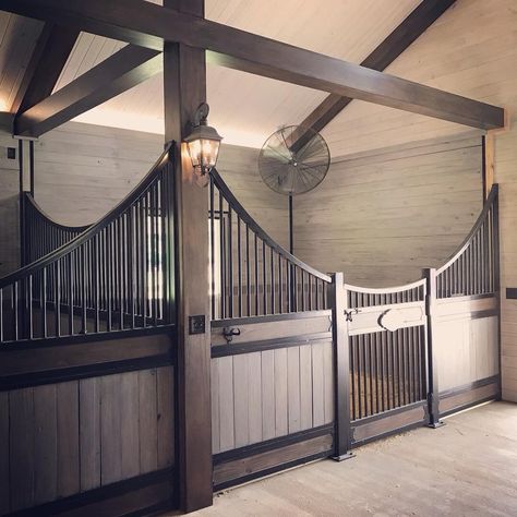 My stall idea Luxury Horse Stables, Luxury Horse Barns, Dream Barn Stables, Equestrian Barns, Horse Farm Ideas, Horse Barn Ideas Stables, Barn Stalls, Horse Barn Designs, Dream Horse Barns