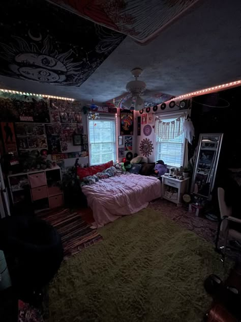 Darkroom Aesthetic Bedroom, Interesting Room Ideas, Room Inspo Vibe, Forest Grunge Room Aesthetic, Big Tapestry Bedroom, Alternative Living Room Ideas Small Spaces, Room Ideas Aesthetic Carpet Floor, Cool Room Inspo Grunge, Grunge Trap House Aesthetic