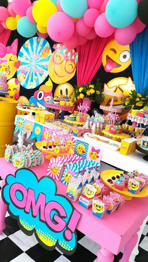 Emojis Birthday Party Ideas, Emoji Party Ideas Decoration, Girls Emoji Birthday Party, Emoji Birthday Party Ideas, Emoji Party Decorations, Emoji Decorations, Emoji Birthday Cake, Emoji Party Ideas, Party Emoji