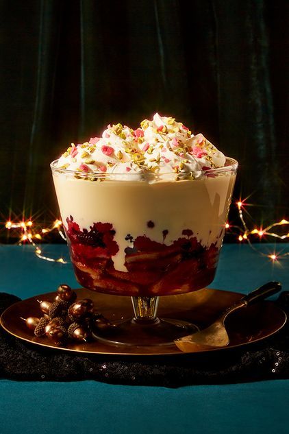 Traditional Trifle Christmas, Summer Pudding Recipe, Summer Pudding Desserts, British Trifle Recipe, British Trifle, Nigella Recipes, Bulk Meals, Nigella Christmas, Christmas Trifle Recipes