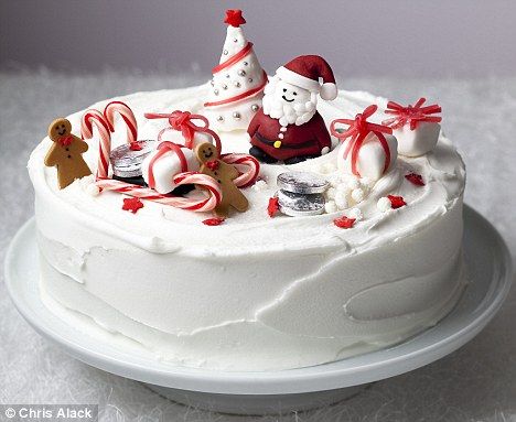 royal icing tips and marzipan Mary Berry Xmas Cake, Mary Berry Christmas Cake, Mary Berry Christmas, Cake Decorated With Fruit, Traditional Christmas Cake, Christmas Themed Cake, Fruit Cake Christmas, English Christmas, Christmas Cake Designs