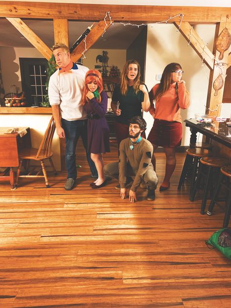 The perfect group costume, and so easy to do! Group Halloween Costumes Both Genders, Costumes For Groups Of Five, Scooby Doo Gang, Group Of Five, Group Costumes, Group Halloween Costumes, Fall Thanksgiving, Halloween Ideas, Scooby Doo