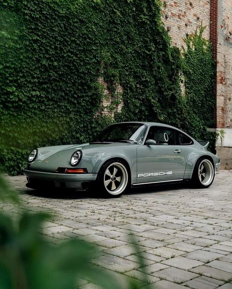 Porche Vintage, New Brunswick New Jersey, Singer Porsche, Singer Vehicle Design, Top Pictures, Porsche Singer, Porsche Sports Car, Vintage Sports Cars, Porsche 964