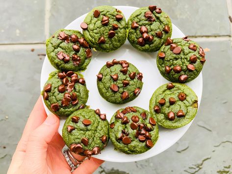 Banana Spinach Mini Muffins – livlaughcook – Mama and daughter enjoying all things food Banana Spinach Muffins, Mama And Daughter, Spinach Muffins, Preschool Lunch, Blender Muffins, Dinner Snacks, Healthy Breakfasts, Banana Muffins, Mini Muffins