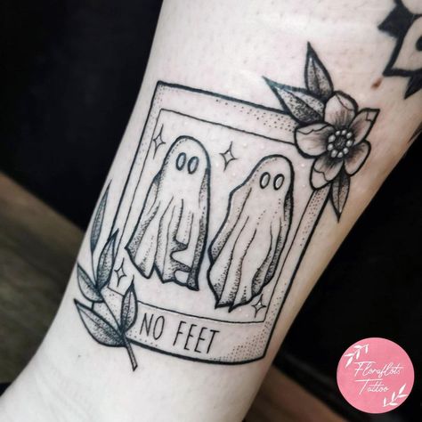 Tattoo Ideas Beetlejuice, Beetlejuice Couple Tattoo, Beetlejuice Polaroid Tattoo, Sand Snake Tattoo Beetlejuice, Beetlejuice No Feet Tattoo, Photo Booth Tattoo, Gothic Tattoo Patchwork, Beetlejuice House Tattoo, Beatle Juice Tattoos