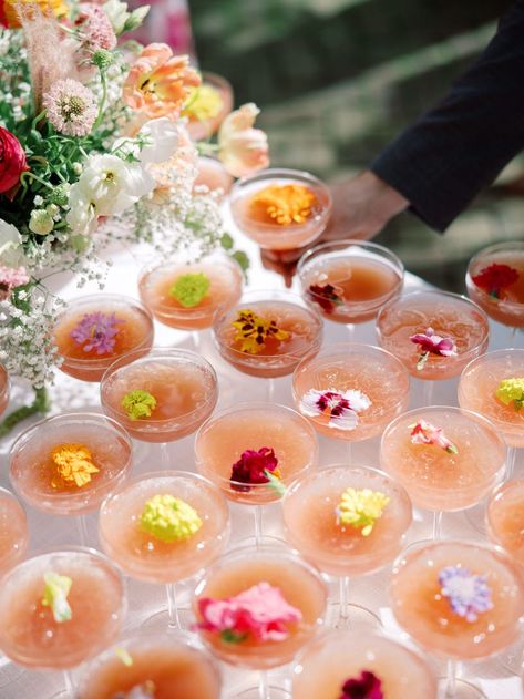 floral cocktails, signature wedding cocktail, specialty cocktail, wedding reception inspo, edible florals, Best Summer Cocktails, Cocktail Wedding Reception, Wedding Food Drink, Easter Wedding, Cocktail Hour Wedding, Montreal Wedding, Floral Cocktails, Colorful Cocktails, Girl Dinner