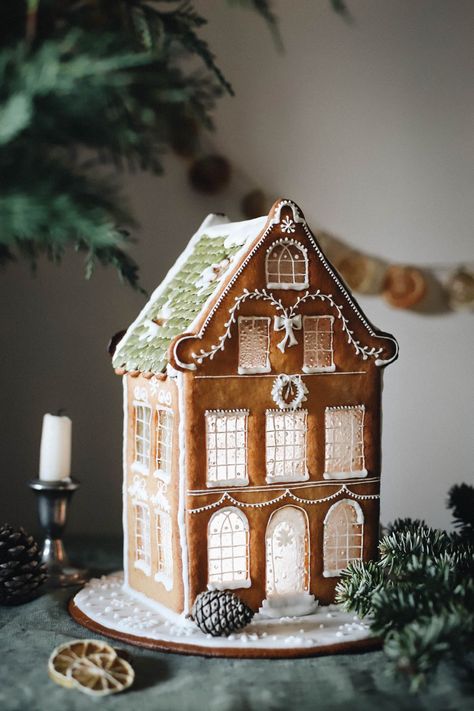 Homemade Gingerbread House, Gingerbread House Ideas, Cool Gingerbread Houses, Gingerbread House Template, Gingerbread House Designs, Gingerbread House Cookies, Gingerbread Christmas Decor, Gingerbread Village, Gingerbread House Decorations