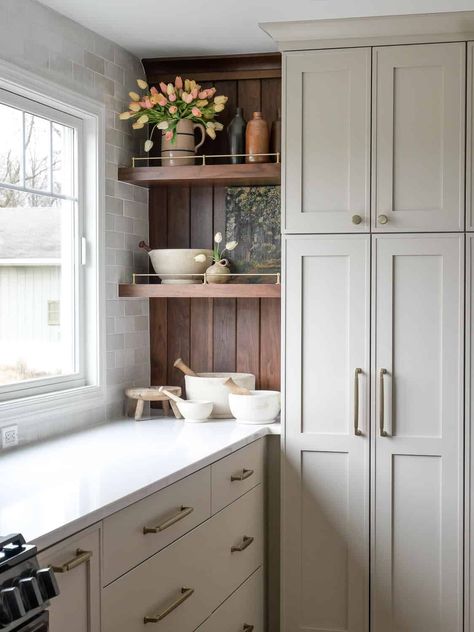 Pros & Cons: Inset cabinets vs overlay cabinets. Here's the unbiased truth about each style of kitchen cabinet so you can decide for yourself. Which is better? Inset cabinets or overlay cabinets? #kitchencabinetstyle #kitchendesign #overlaycabinet #insetcabinet #kitchenremodel #kitchencabinets #kitchenremodeling #cabinetry #kitchencabinetry How To Decorate Kitchen Shelves, Corner Shelves Kitchen, Timeless Kitchen Cabinets, Kitchen Cabinet Color Ideas, Inset Cabinetry, Inset Cabinets, Diy Backsplash, Timeless Kitchen, Kitchen Corner