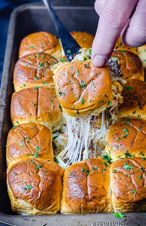 Philly Steak And Cheese Sliders, Philly Cheesesteak Roll Ups, Chicken Philly Sliders, Smash Sliders, Philly Cheese Steak Sandwich Recipe Easy, Philly Sliders, Cheese Steak Sliders, Sliders Sandwiches, Philly Cheesesteak Sliders Recipe