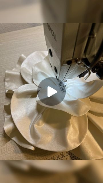 Dress Flower Design, Large Fabric Flowers Diy, Flower Dress Pattern, Flower Inspired Dress, Flower Fashion Design, Flower Design Dress, Flower Dress Design, Booth Decor, Making Fabric Flowers