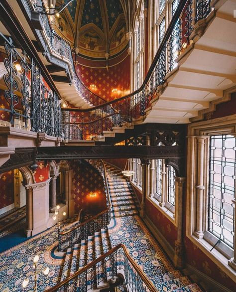 The beautiful staircase at St Pancras Renaissance 😍 • 📸 @21streetz • #itssolondon #london #stpancras Beautiful Stairs, St Pancras, London Hotels, Visit London, Spiral Staircase, London Life, Hyde Park, Eiffel Tower Inside, Wonders Of The World