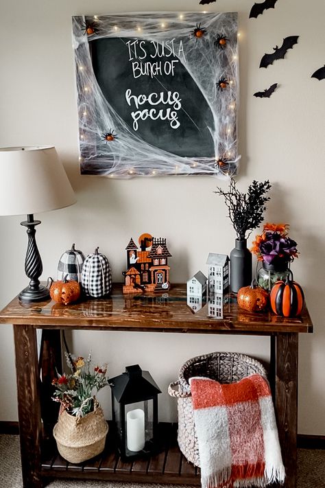 Tv Stand Halloween Decor, Halloween Console Table Decor, Halloween Console Table, Halloween Entry Table, Cabinet Decor Ideas, Small Table Decor, Console Table Decor, Halloween Entryway, Sofa Table Decor